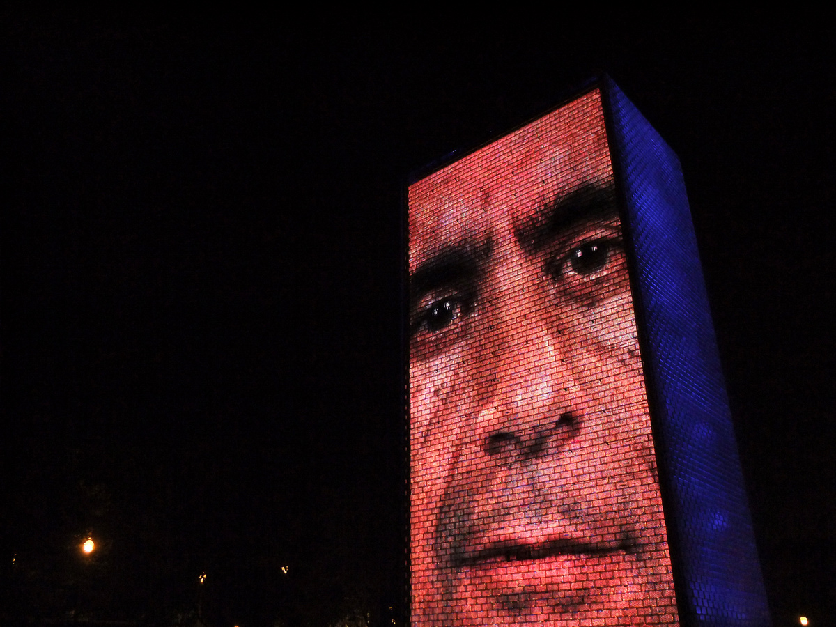 Crown Fountain bei Nacht