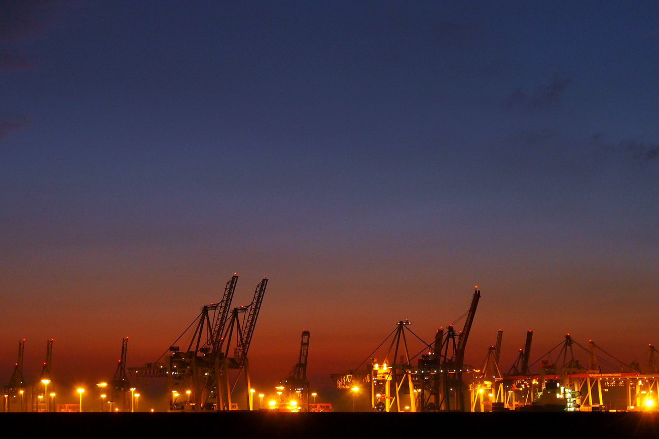 Hamburger Hafen bei Nacht