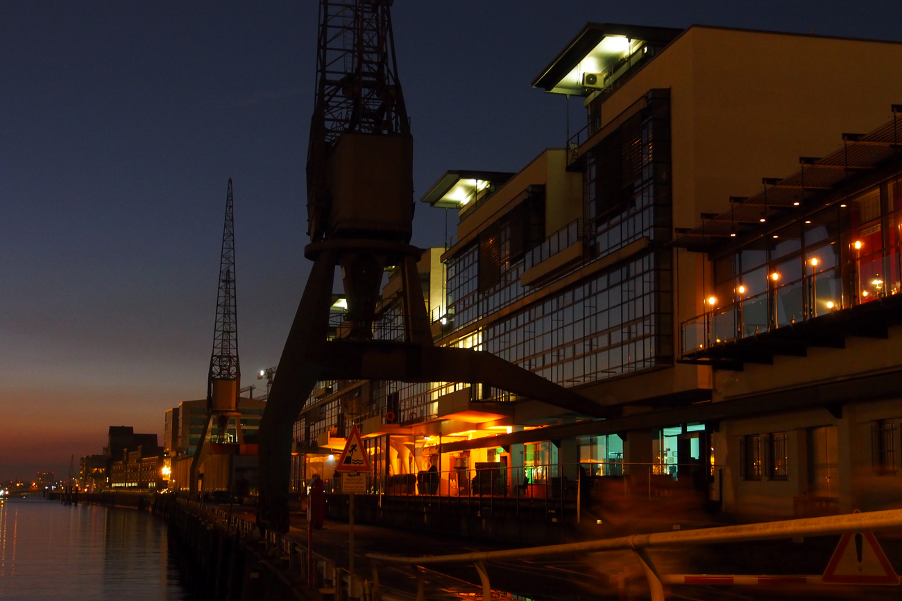 Hamburger Hafen bei Nacht