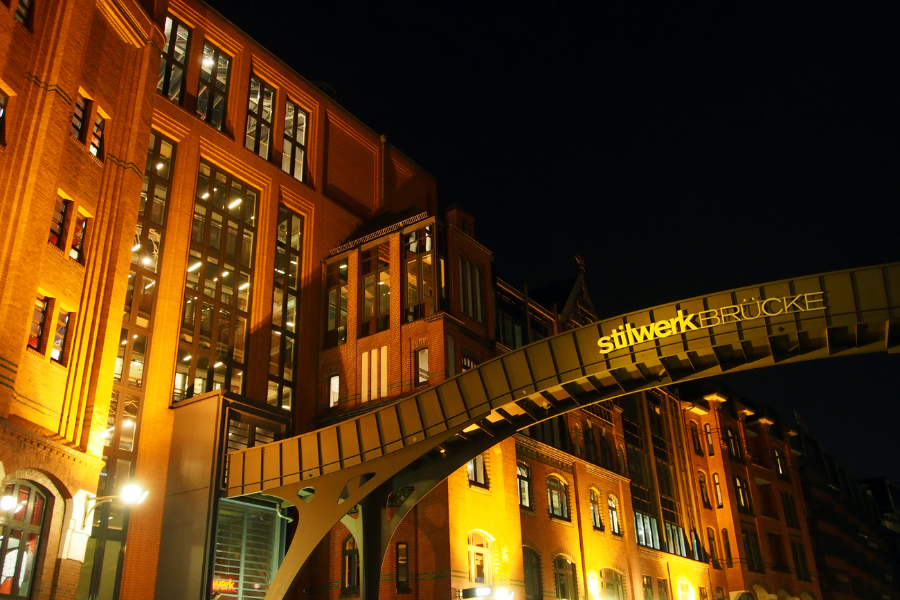 Hamburger Hafen bei Nacht