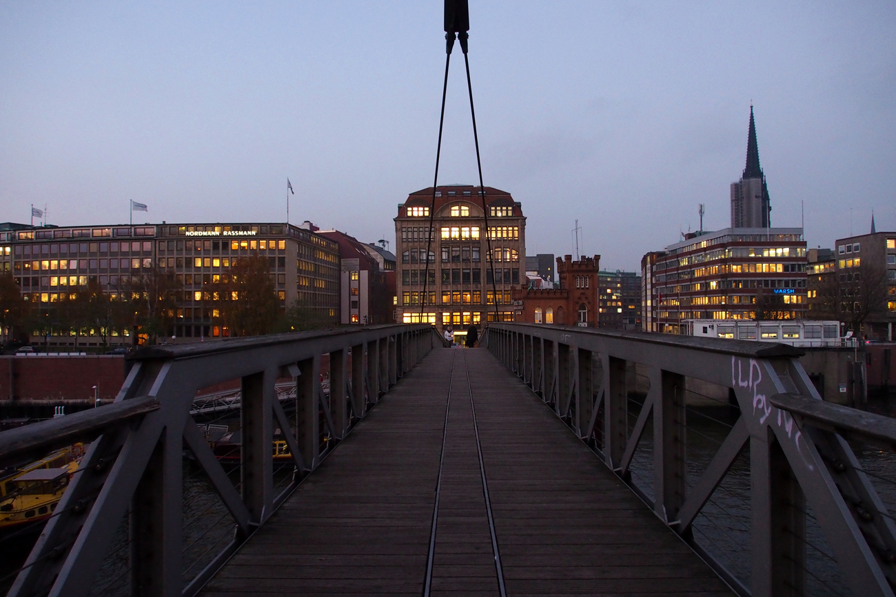 Hamburger Hafen - Die Lichter gehen an