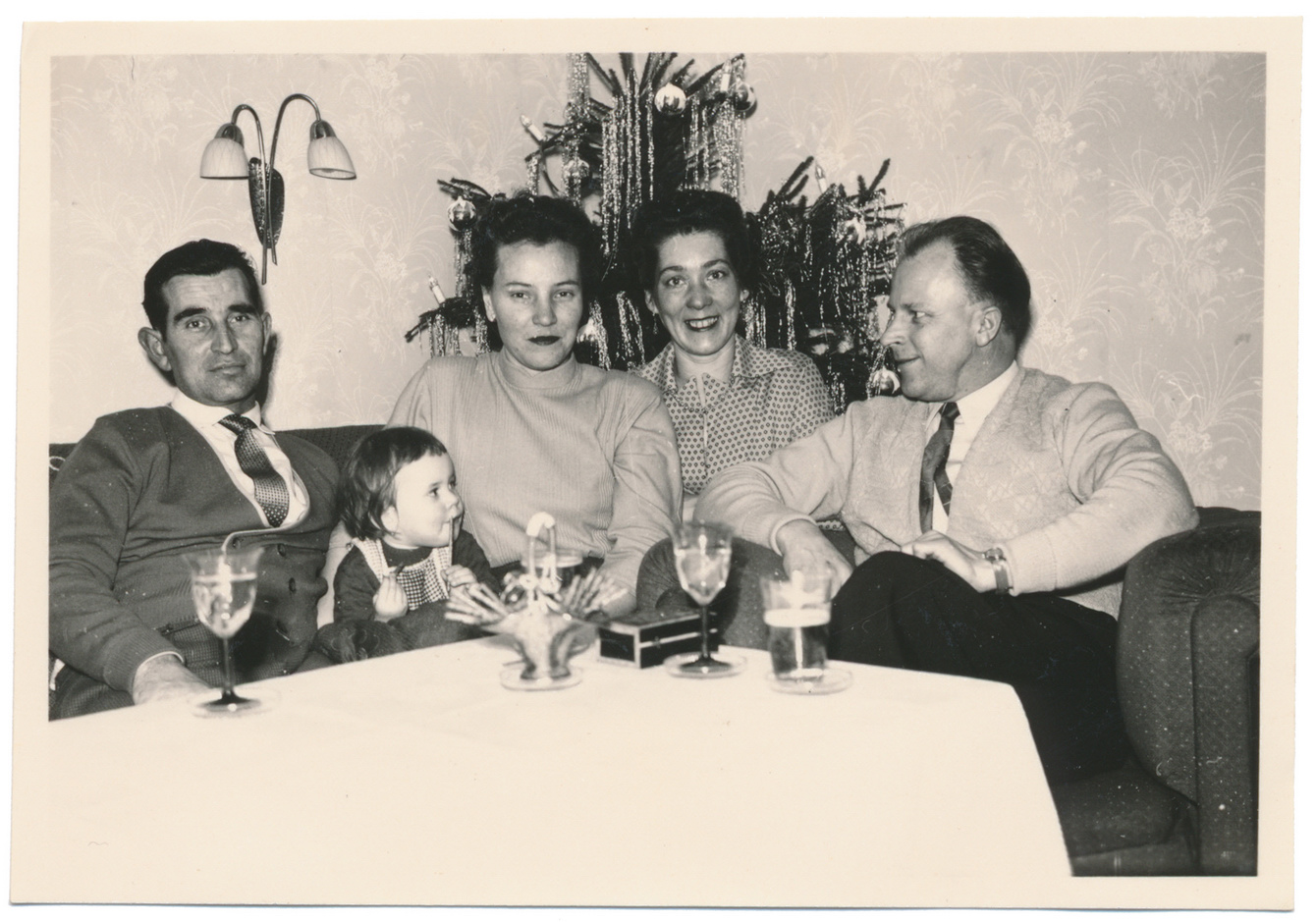 Nostalgisches Foto - Weihnachten im Familienkreis