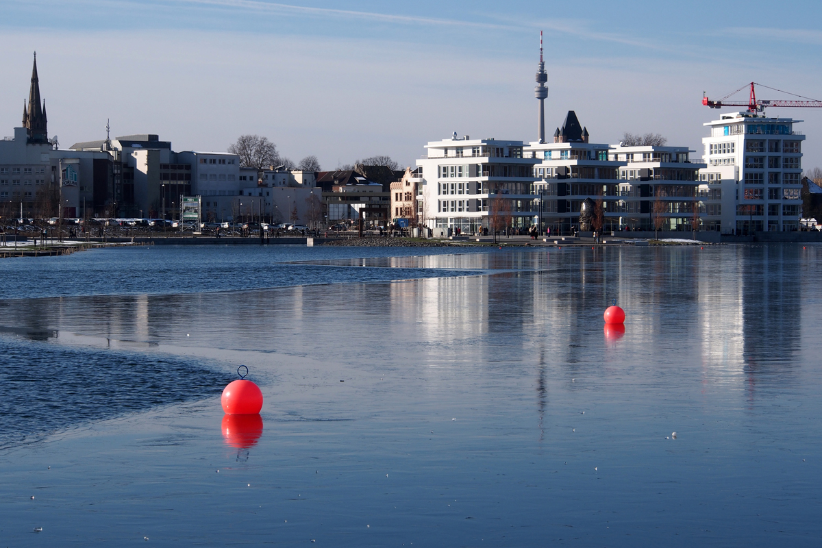 Der See liegt still und schweiget…