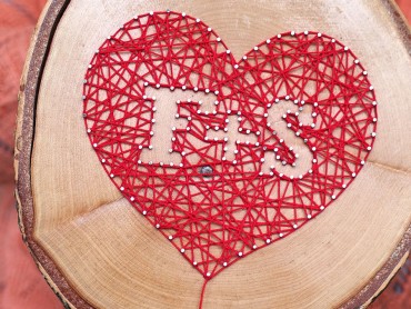DIY für Fadenkunst mit Wolle, Holz und Nägeln als Liebeserklärung - "Fee ist mein Name"