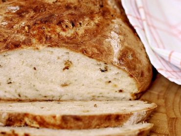 Bierbrot mit Zwiebeln und Käse - "Fee ist mein Name"