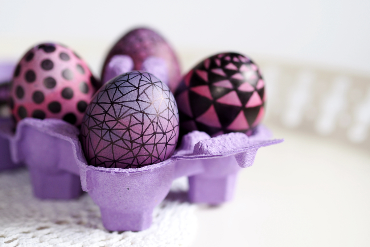 Pink-lila Ombre-Ostereier mit geometrischen Mustern / Pink and purple ombre easter eggs with geometrical patterns - "Fee ist mein Name"