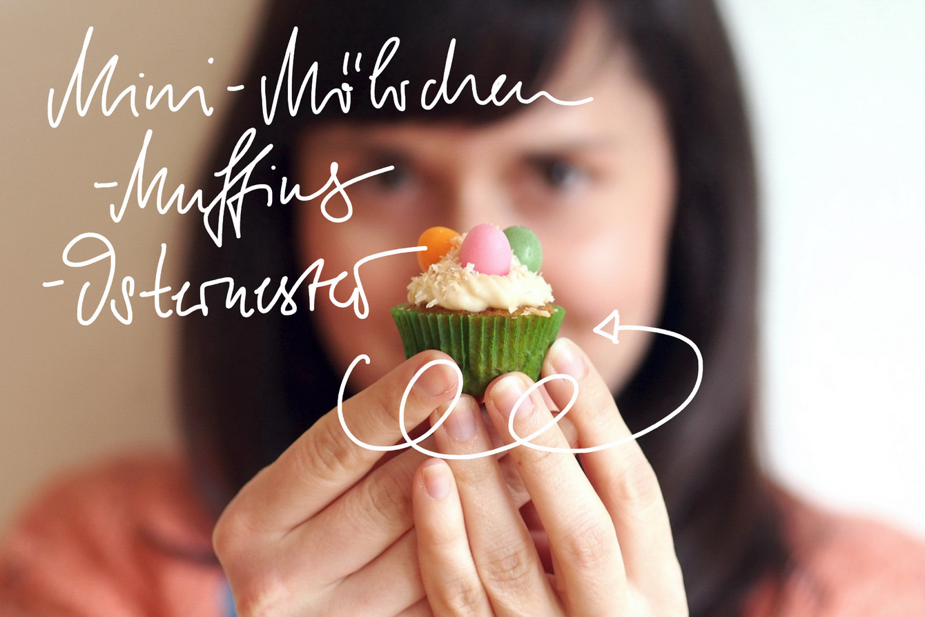 Mini-Möhren-Muffins mit Frischkäsefrosting und Osternestdeko // Mini carrot cupcakes, decorated as easter baskets - "Fee ist mein Name"