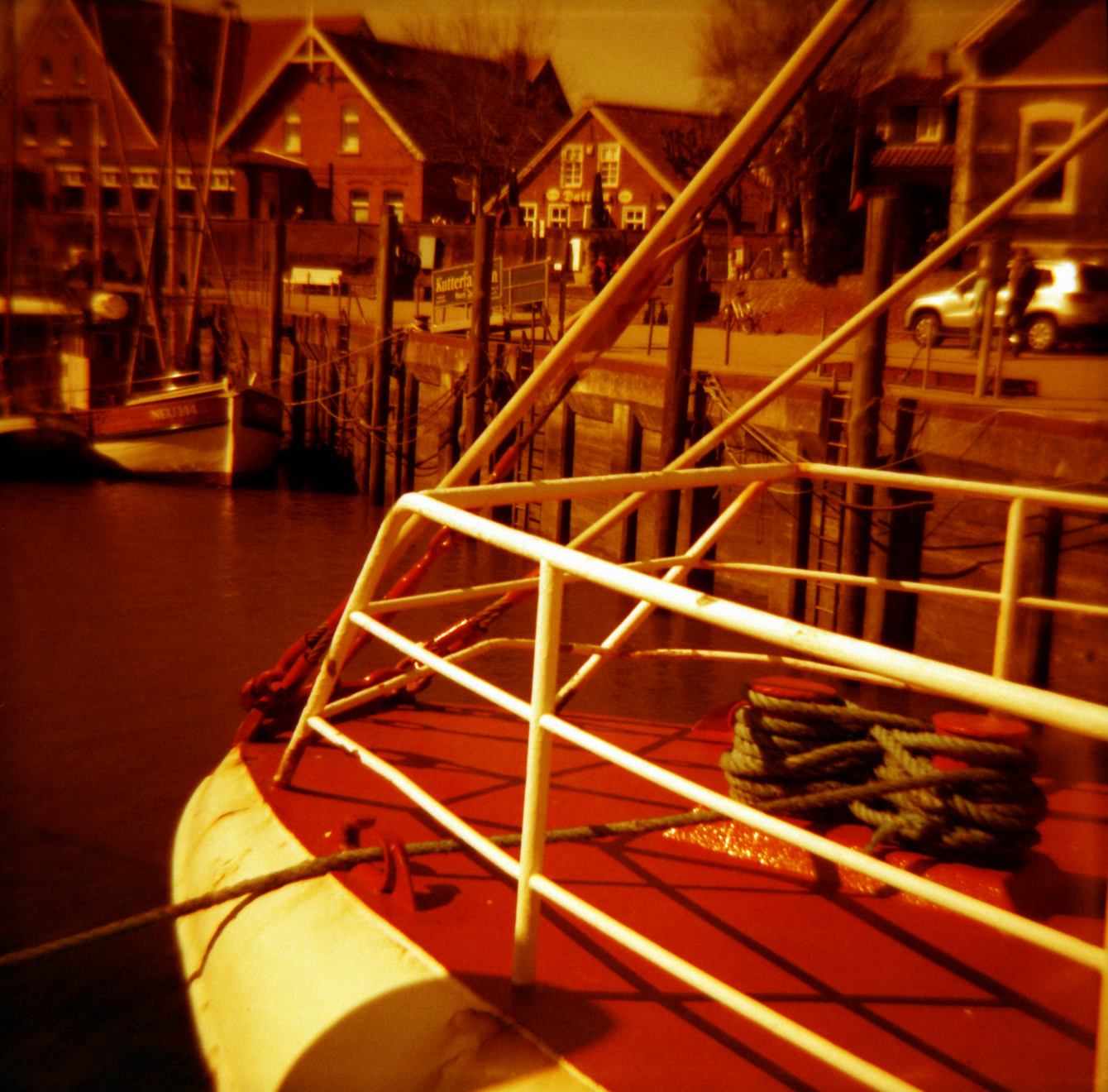 Neuharlingersiel in Redscale, Diana F+ - "Fee ist mein Name"