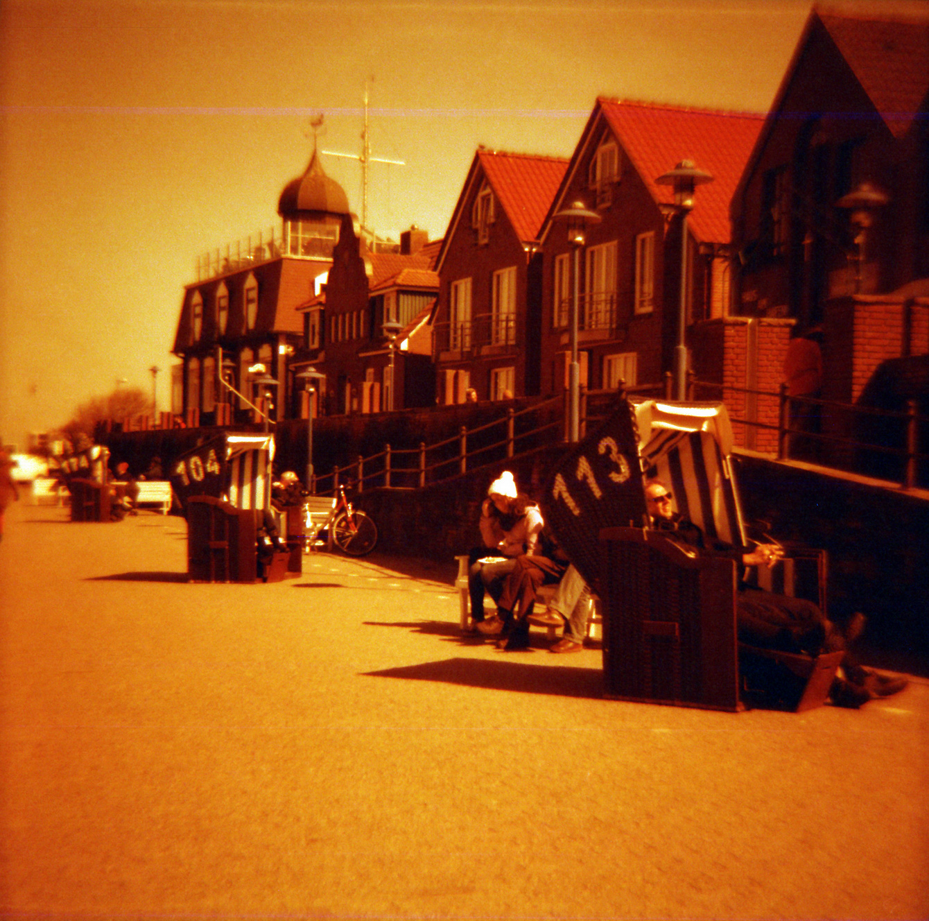 Neuharlingersiel in Redscale, Diana F+ - "Fee ist mein Name"