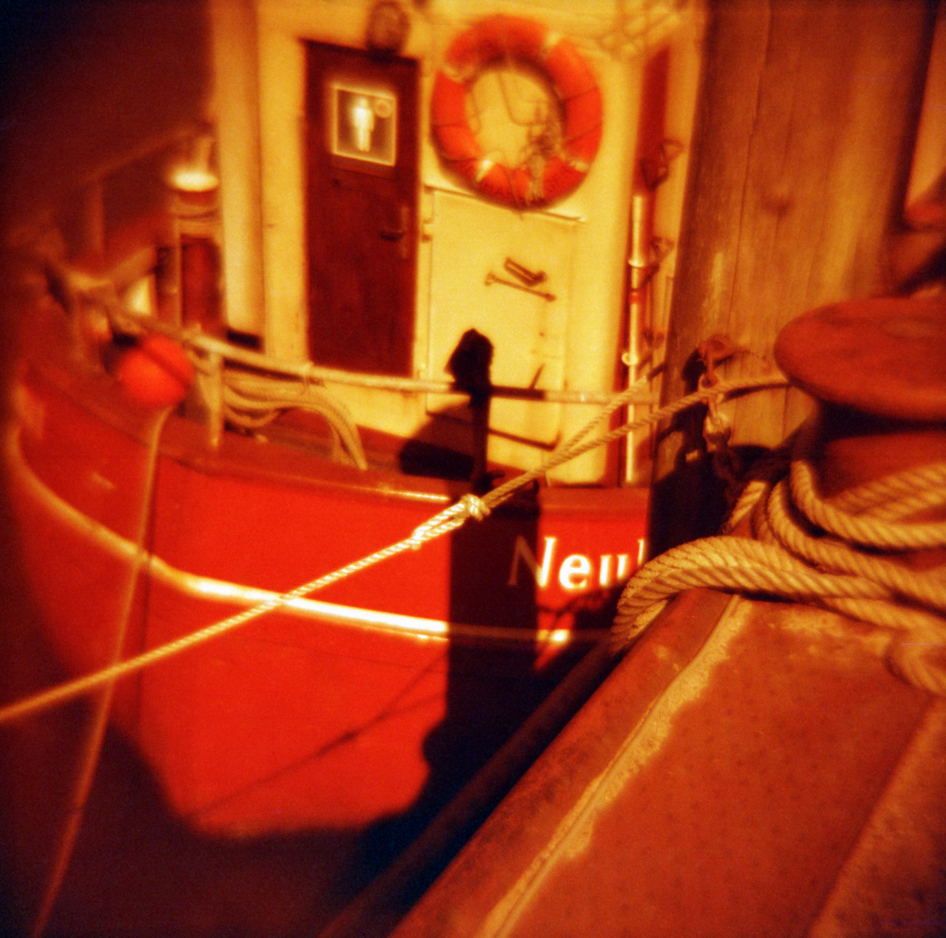 Neuharlingersiel in Redscale, Diana F+ - "Fee ist mein Name"