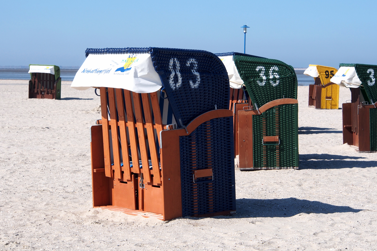 In Neuharlingersiel am Strand - "Fee ist mein Name"