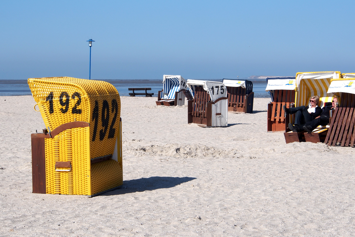 In Neuharlingersiel am Strand - "Fee ist mein Name"