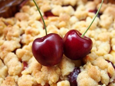 Rezept für Kirsch-Pfirsich-Crumble - "Fee ist mein Name"