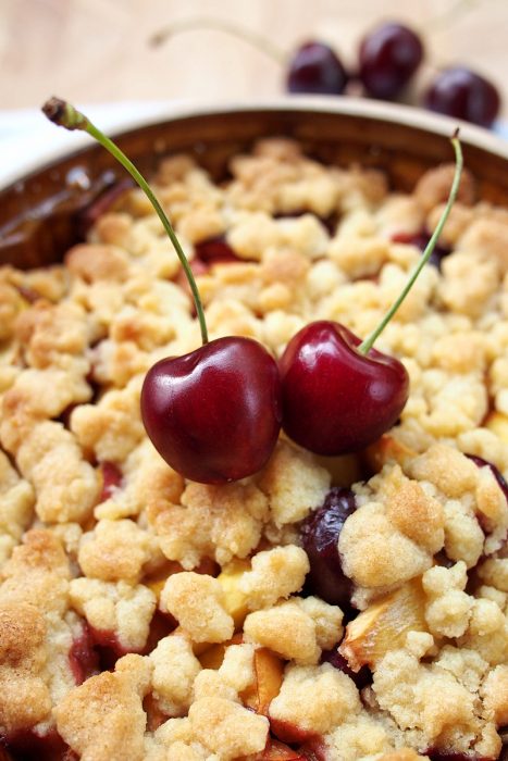 Rezept für Kirsch-Pfirsich-Crumble - "Fee ist mein Name"