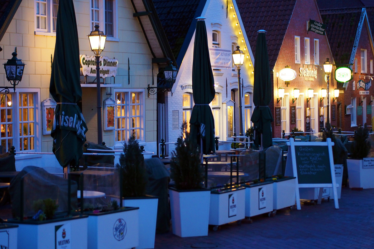 Abendstimmung am Hafen von Greetsiel - "Fee ist mein Name"