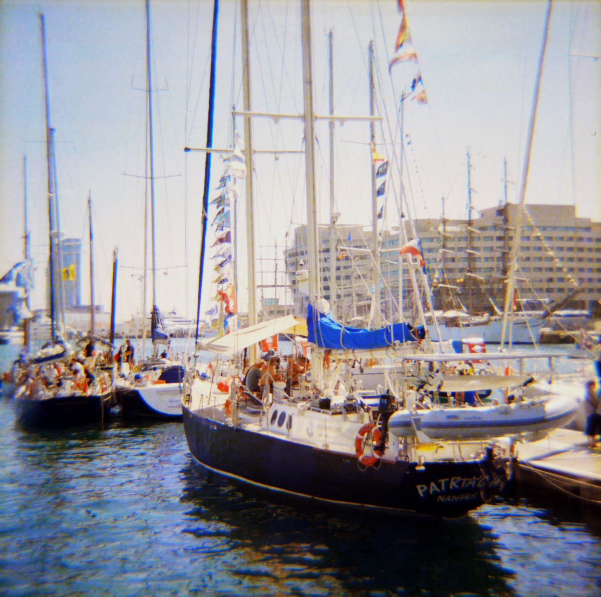 Segelschiff-Regatta im Hafen von Barcelona - Diana F+ Foto auf "Fee ist mein Name"