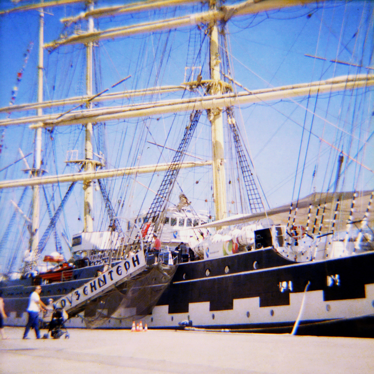 Segelschiff-Regatta im Hafen von Barcelona - Diana F+ Foto auf "Fee ist mein Name"