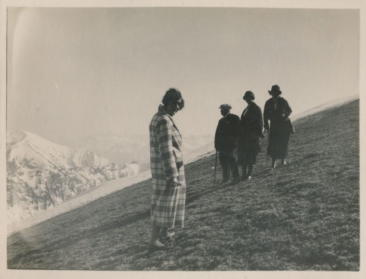 Der Berg ruft! Die Schillers auf Rochers de Naye - Nostalgisches Foto auf "Fee ist mein Name"