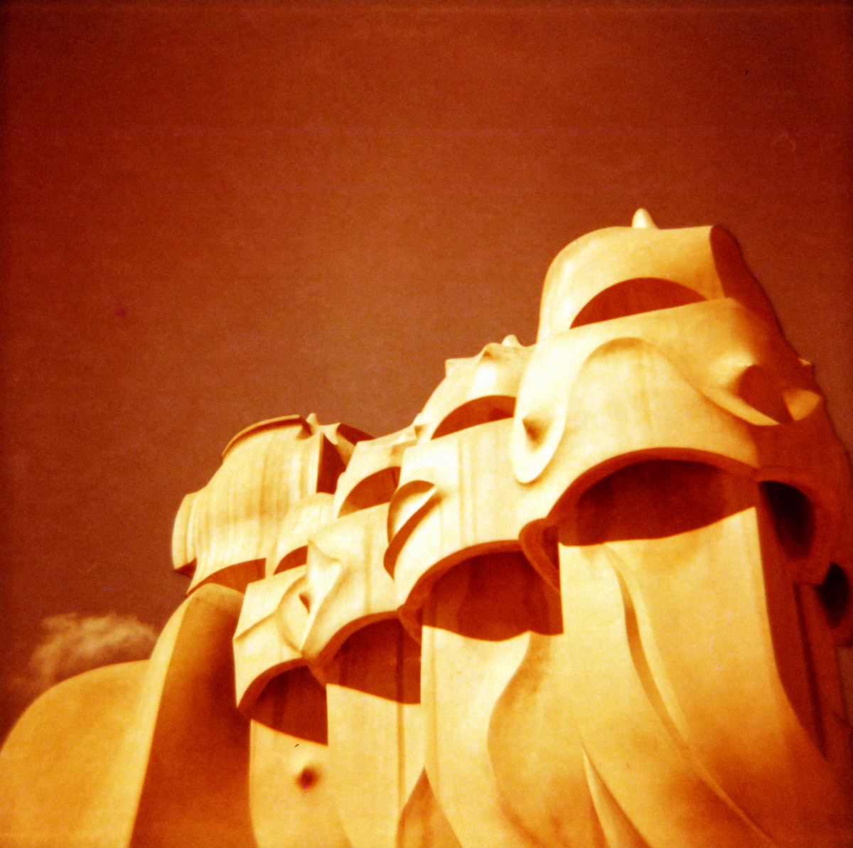 Barcelona in Redscale - "Fee ist mein Name"