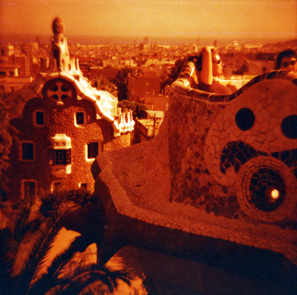 Barcelona in Redscale - "Fee ist mein Name"