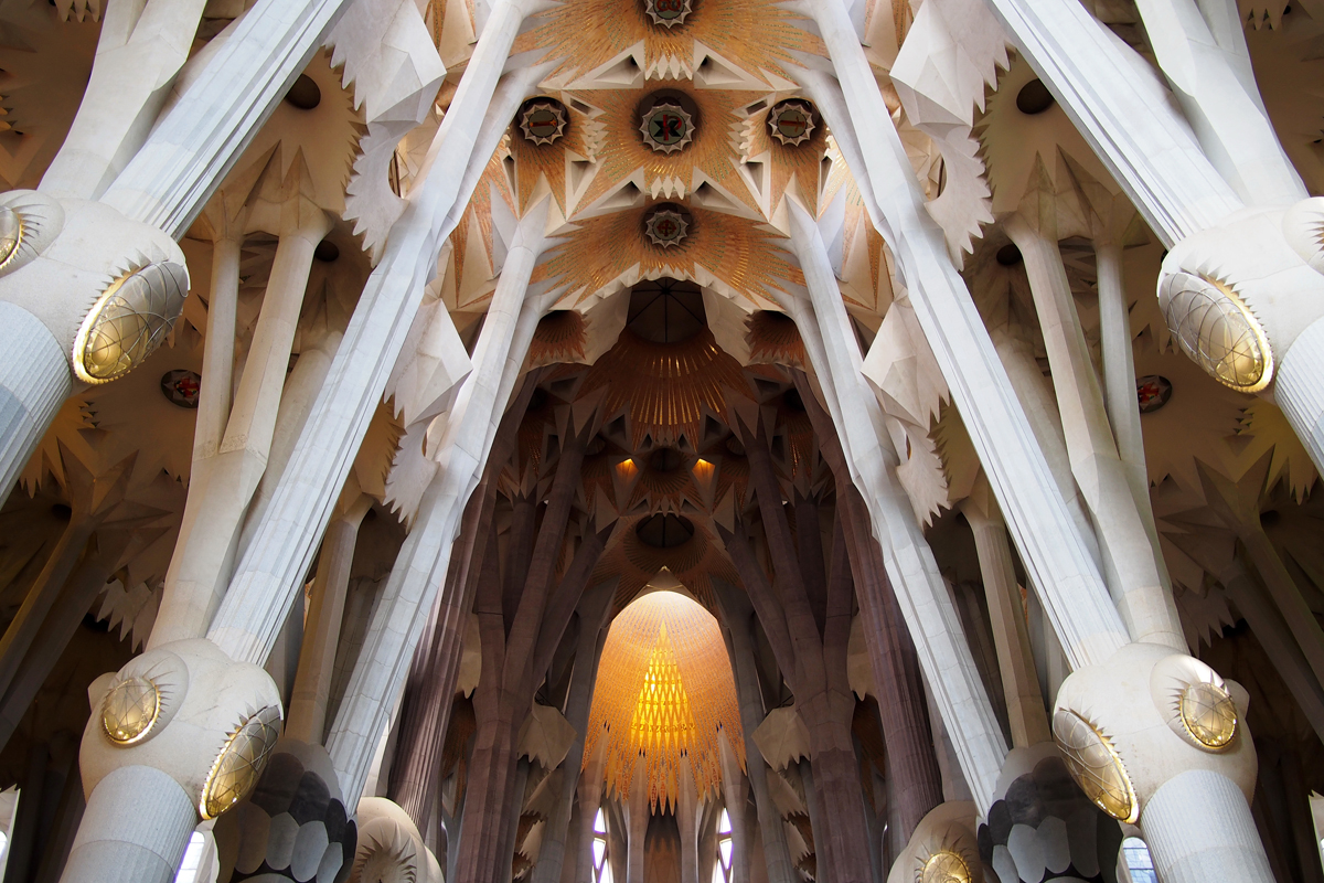 Innenraum Sagrada Familia - "Fee ist mein Name"