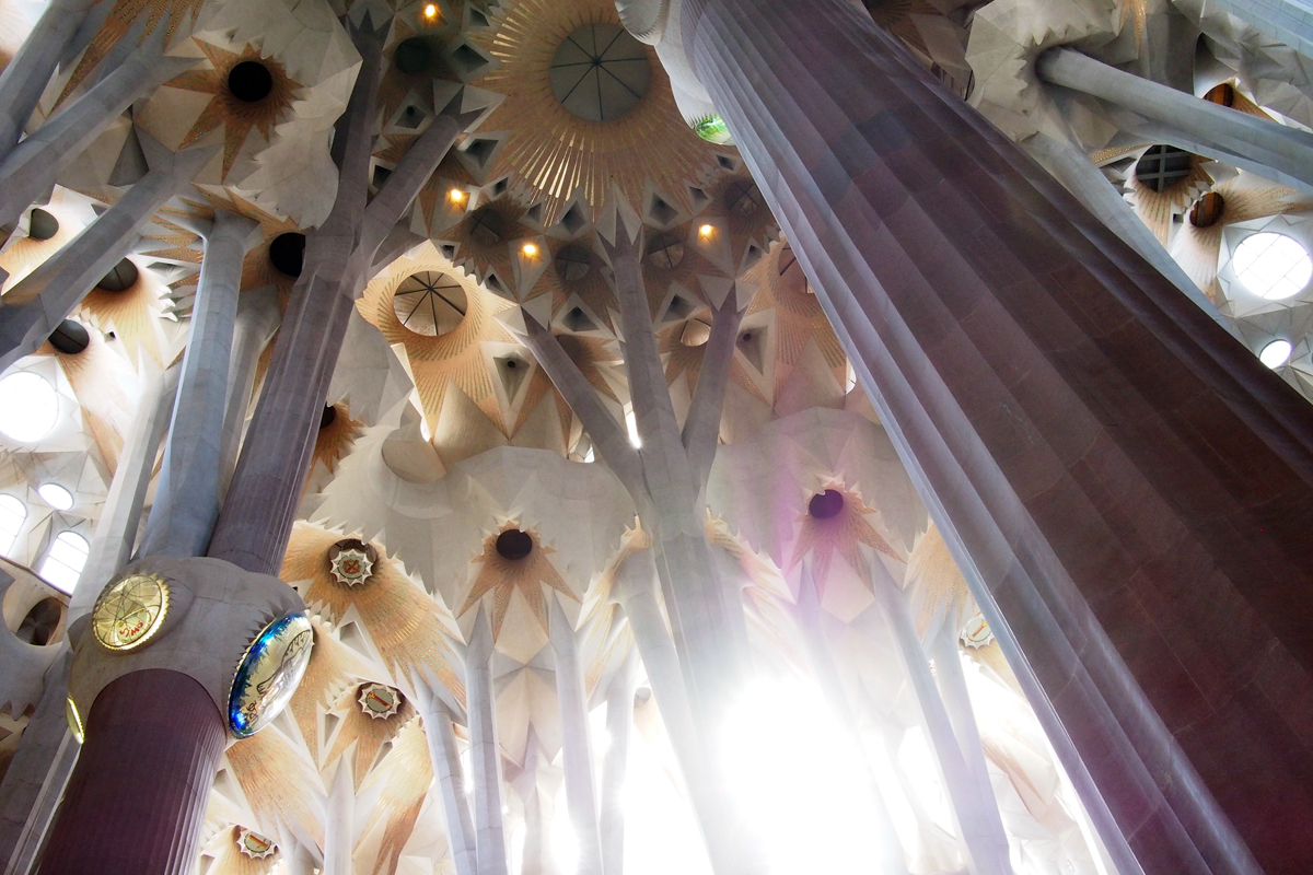 Innenraum Sagrada Familia - "Fee ist mein Name"