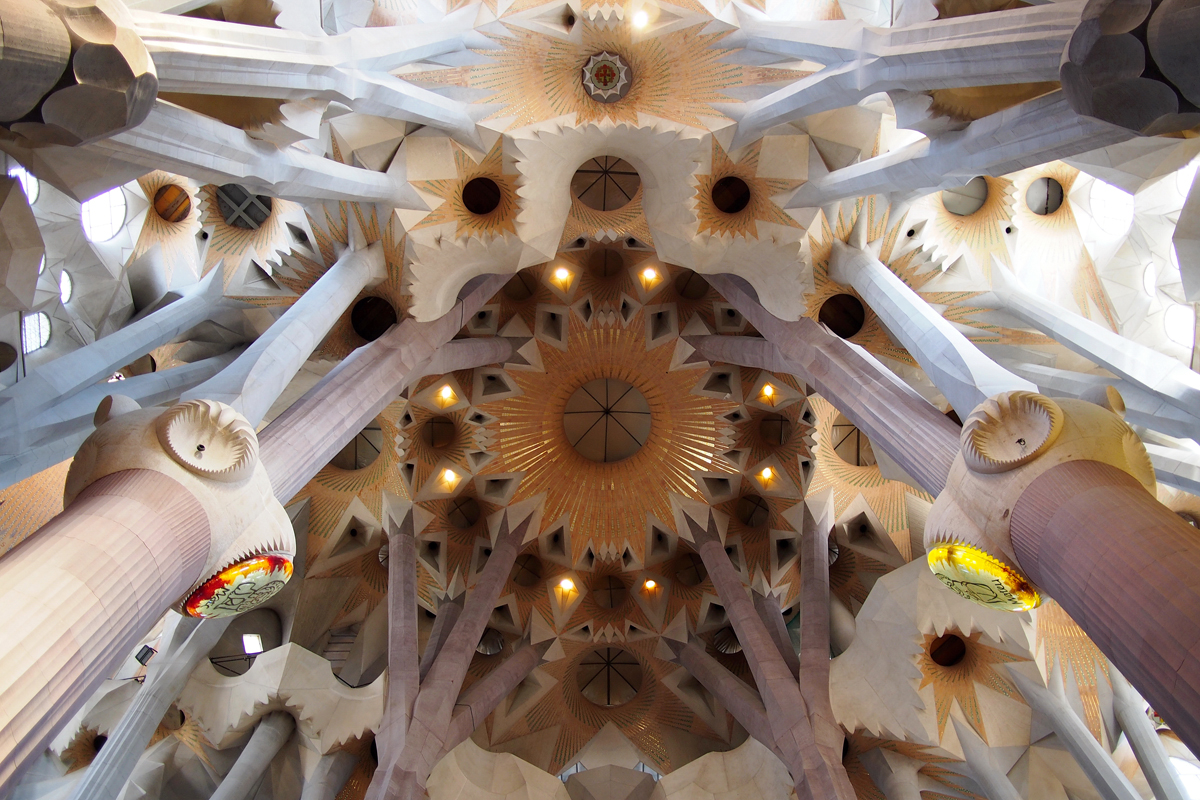 Innenraum Sagrada Familia - "Fee ist mein Name"