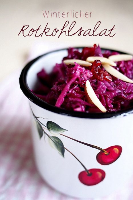 Winterlicher Rotkohlsalat mit Cranberries und Mandeln | Fee ist mein Name