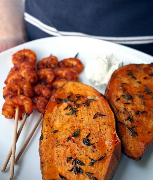 Süßlich-scharfe-BBQ-Garnelen mit gebackenen Süßkartoffeln vom Grill - Rezept auf "Fee ist mein Name"