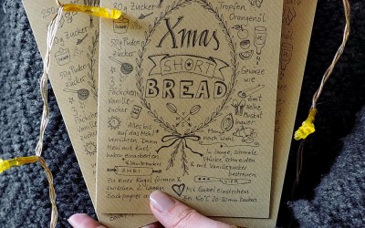 Weihnachtliches Shortbread – in der Post und auf dem Teller (Rezept-Doodle-Weihnachtskarten-Freebie) – © "Fee ist mein Name"