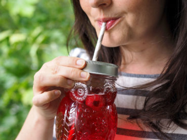 Himbeer-Hibiskus-Limonade mit Vanillenote - Rezept auf "Fee ist mein Name"